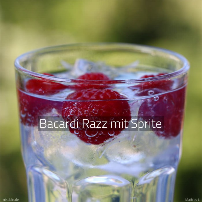 Rezept: Bacardi Razz mit Sprite, Cocktails & Drinks ...